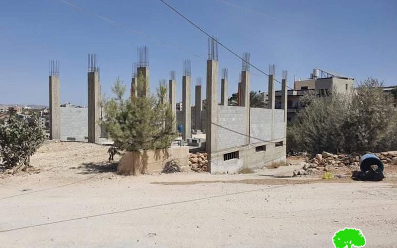 إخطارات بوقف العمل والبناء في منازل ومسجد بقرية روجيب في محافظة نابلس
