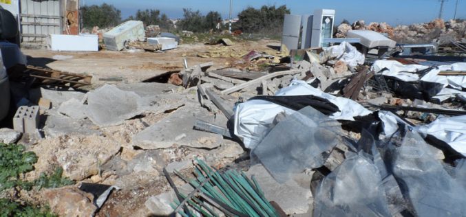 الاحتلال يهدم بسطات تجارية في قرية ارتاح غرب مدينة طولكرم