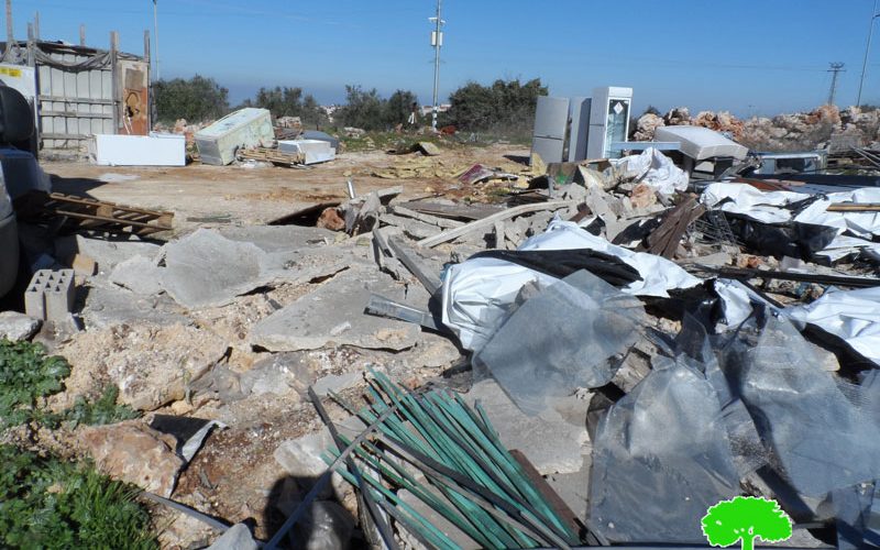 الاحتلال يهدم بسطات تجارية في قرية ارتاح غرب مدينة طولكرم