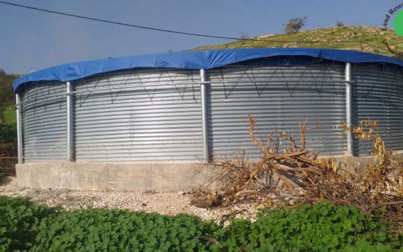 اخطار بإزالة خزان مياه معدني مستخدم لري المزروعات في قرية فروش بيت دجن شمال شرق نابلس