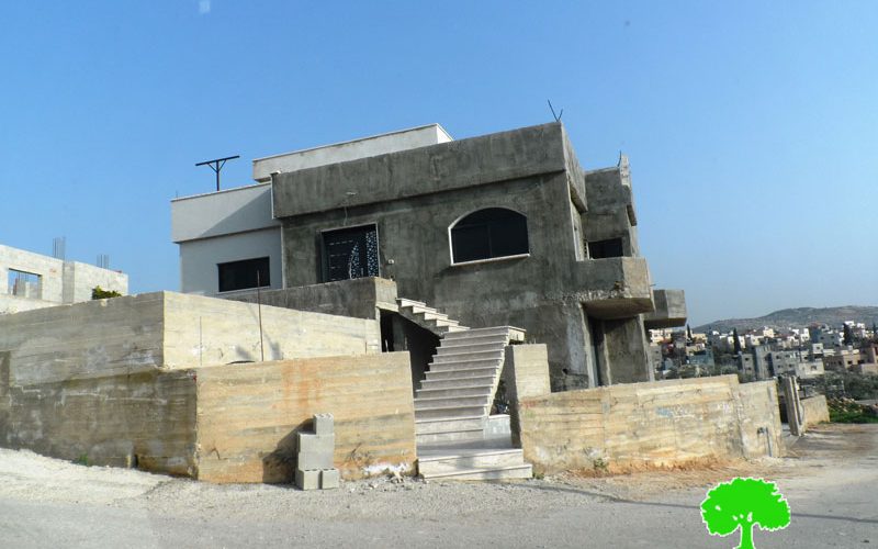 الاحتلال يخطر بوقف العمل والبناء في منزلين في خربة مسعود / محافظة جنين