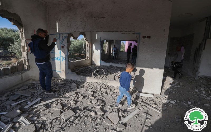 بذريعة الأمن … الاحتلال يدمر منزل عائلة جرادات في قرية سيلة الحارثية / محافظة جنين