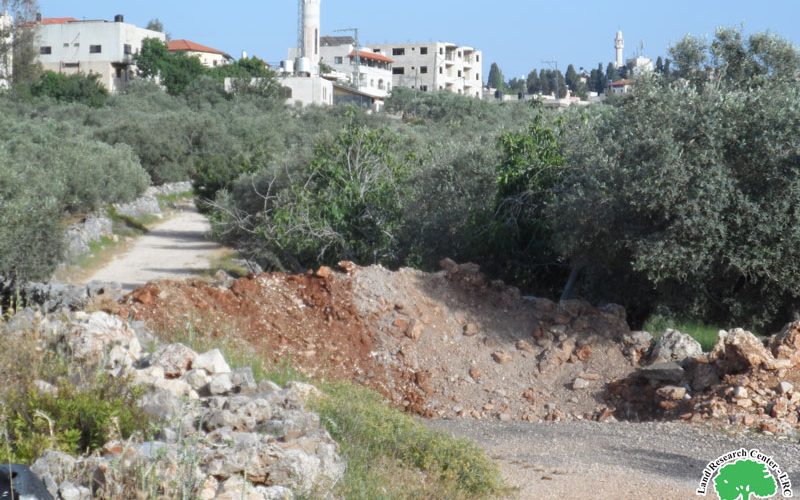 The Israeli Closes Off a Road in the town of Deir Istiya -Salfit Governorate