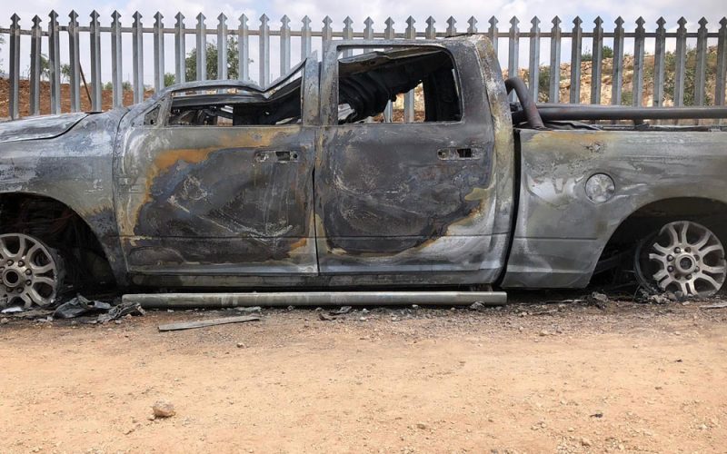 المستعمرون يحرقون مركبتين في بلدة ترمسعيا بمحافظة رام الله
