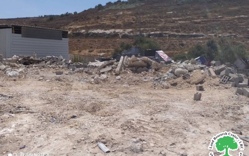 الاحتلال الاسرائيلي يهدم ورش تجارية الى الجنوب من مدينة جنين