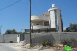 الاحتلال الإسرائيلي يخطر بوقف البناء لمنشآت سكنية وتجارية في قرية مردا / محافظة سلفيت