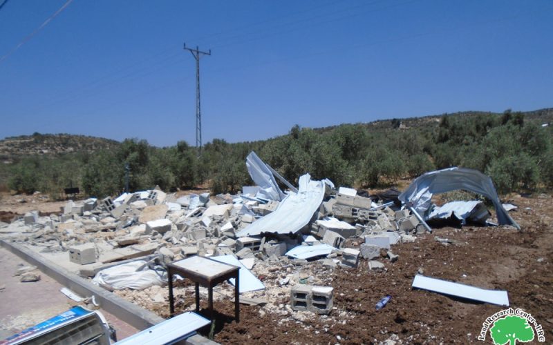 الاحتلال الإسرائيلي يهدم منشأتين تجاريتين عند المدخل الشرقي لبلدة يعبد/ محافظة جنين