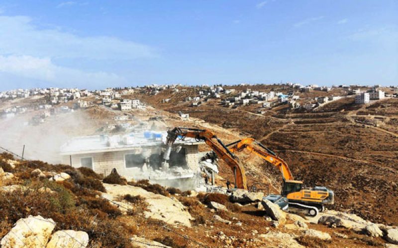 الاحتلال يهدم مسكن عائلة المناصرة في بلدة بني نعيم جنوب الخليل