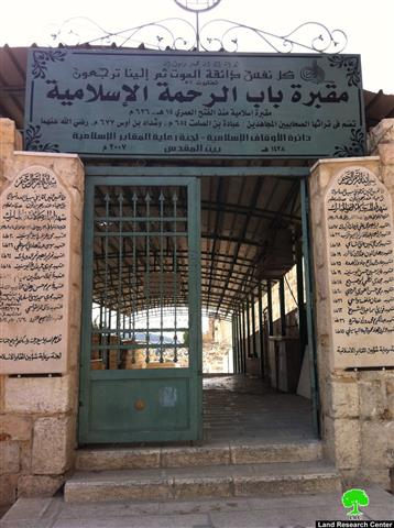 Placement of phony graves in Palestinian lands