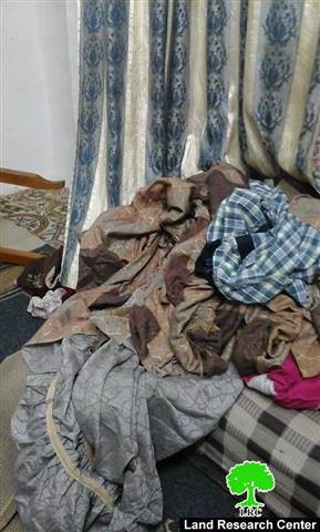 مستعمرون يحاولون احراق منزل وسط مدينة الخليل