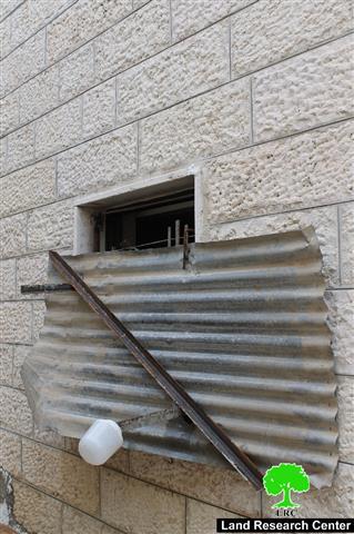 بعد رفض محكمة الاحتلال العليا التماس العائلة, قوات الاحتلال تغلق مسكن شقيقة الشهيد علاء أبو جمل في جبل المكبر بالإسمنت