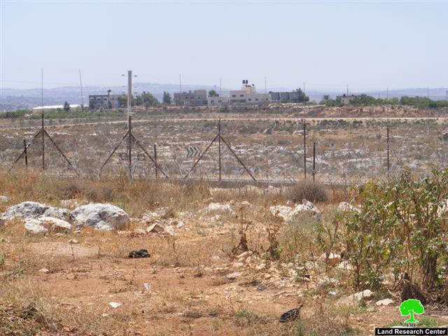 جدار العزل الإسرائيلي يحرم عشرات المزارعين الفلسطينيين من خربة رأس طيرة من الوصول إلى أراضيهم الزراعية