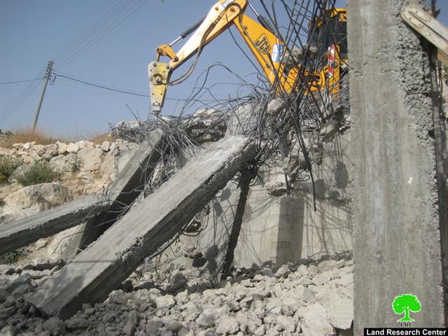 House owner forced to knock down his house in Silwan village