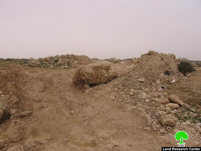 الاحتلال يغلق مدخل خربة غوين جنوب السموع – محافظة الخليل