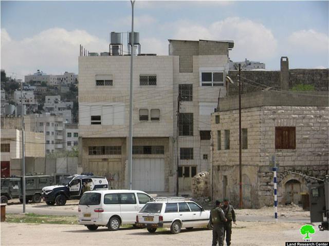 مستعمرون يستولون على منزل قي البلدة القديمة من مدينة الخليل