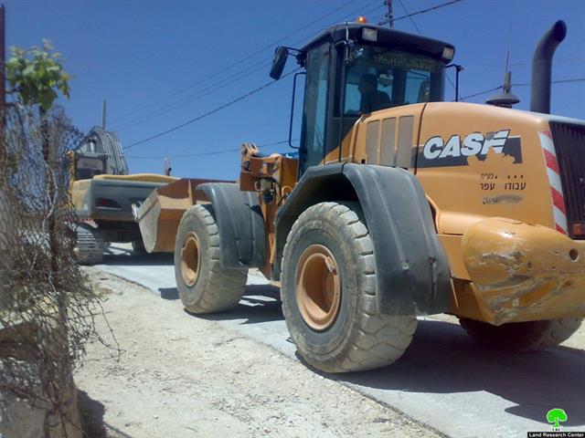 Demolishing a cistern in Al Buweira