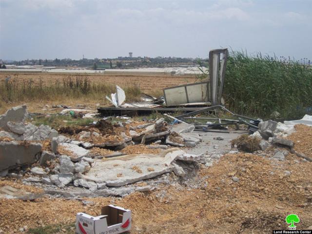 هدم  محطة لغسيل السيارات وبسطة للخضار في قرية الجلمة