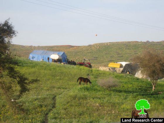 اخطار عائلتين بدويتين بوقف البناء في الأغوار الشمالية