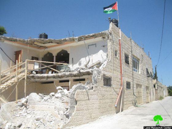 جرافات الاحتلال تهدم أربعة شقق سكنية في جبل المكبر وتشرد ساكنيها