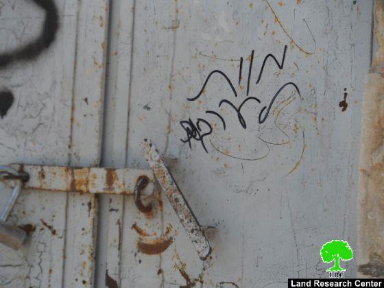 خط شعارات تحريضية على المقامات الدينية وتحطيم شواهد قبور في بلدة كفل حارس