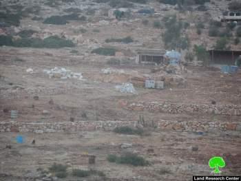 الاحتلال الاسرائيلي يردم بئرين قيد الإنشاء في خربة يرزا