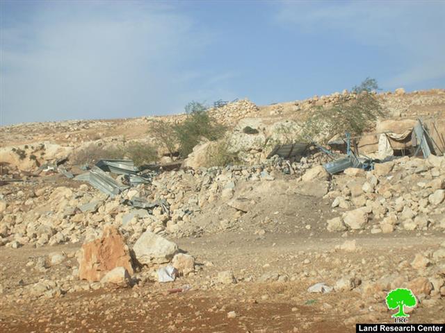 Demolishing a house and four barns in Fasayil el-Wusta