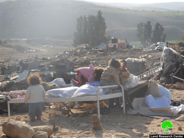 The occupation destroys a number of barns in al-Jeftlik village