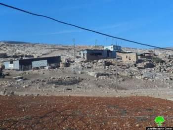 إخطار بوقف البناء لشبكة المياه  والكهرباء في خربة الطويل