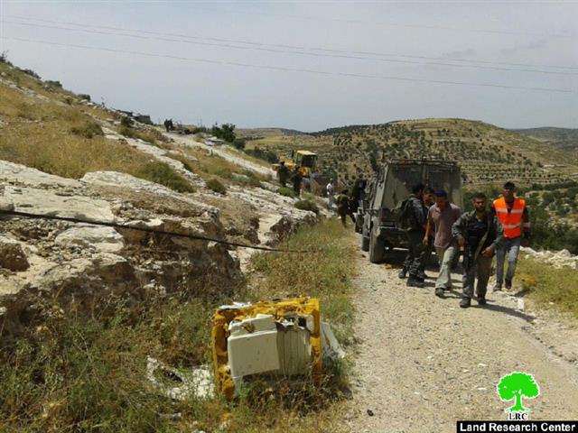 The Israeli occupation destroys an electrical grid in Hebron