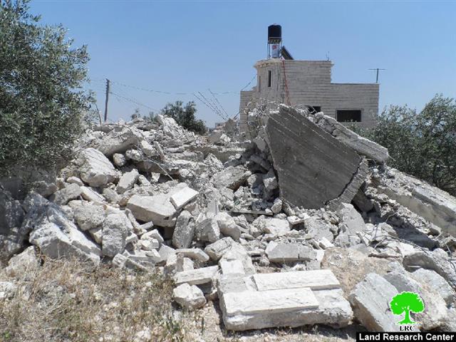 The Occupation demolishes a house in western Idhna