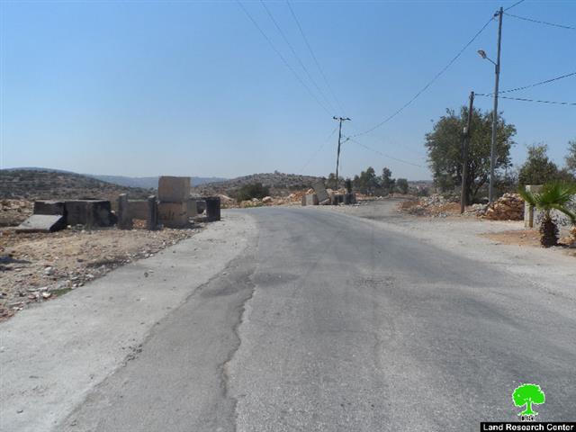 Closing the three entrances of Silwad by dirt walls and road blocks