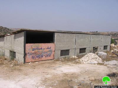 The occupation threatens  two barracks with demolition in Idhna