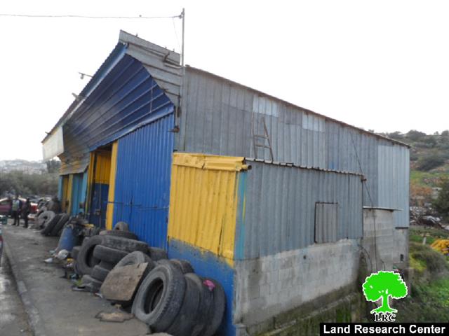 The Israeli occupation threatens three commercial structures with demolition in Idhna village