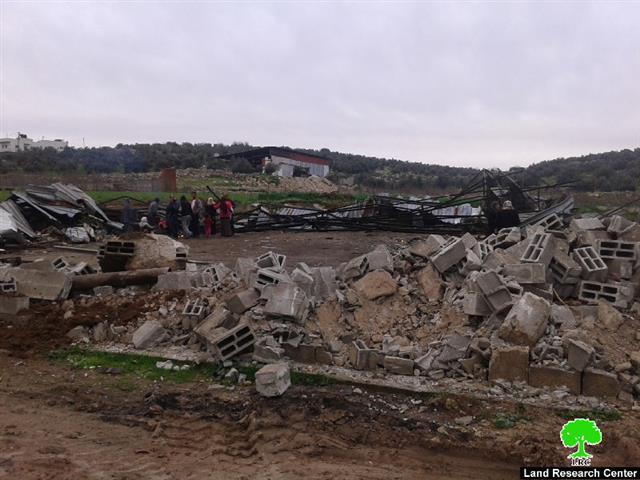 The occupation demolishes a agricultural structure and a residence in Idhna
