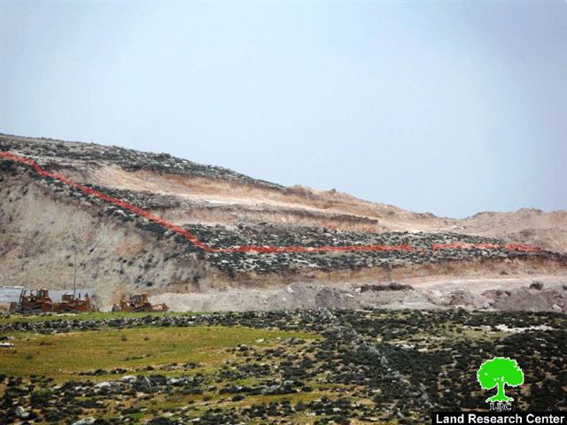 تجريف مساحات واسعة من أراضي المواطنين لصالح إنشاء طرق استعمارية في خربة زنوتا – جنوب بلدة الظاهرية / محافظة الخليل