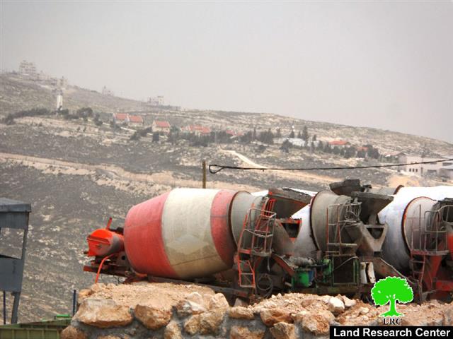 Israeli forces deliver stop-work notices in Hebron