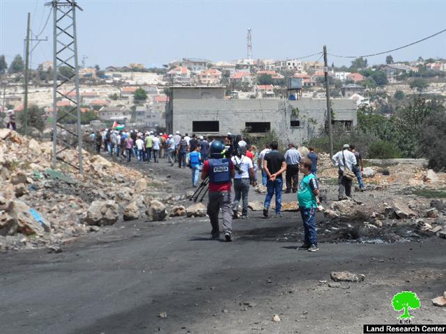 The Israeli occupation shuts down three agricultural roads in Kfar Qaddum