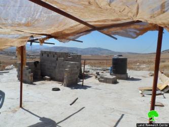 إخطار بوقف البناء لبئر مياه وغرفة زراعية شرق قرية عاطوف