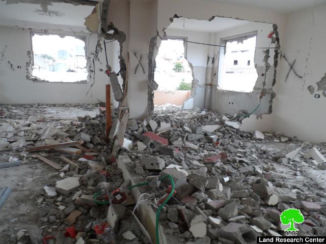 The Israeli occupation detonates the residence of Al-Hashlamoun family in Hebron