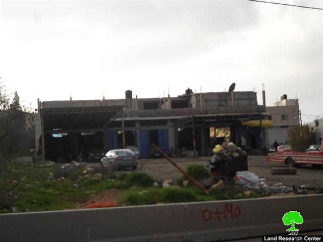 The Israeli Occupation notifies a big part of vegetable central market of demolition and other structures of stop-work in the Nablus town of Beita