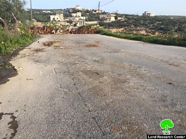 Israeli Occupation Forces seal off the entrance of Hejjeh village