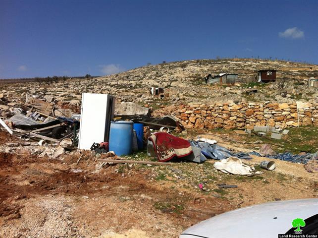 The Israeli Municipality in Jerusalem Demolishes a Residence and a Shack in Beit Hanina