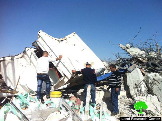 Demolition a building in Beit Hanina