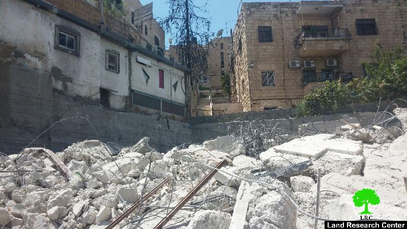 The Israeli occupation municipality demolishes a three story building in the Jerusalem neighborhood of Wad Al-Juz