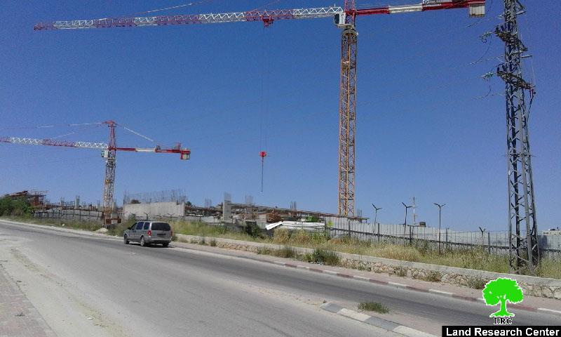 Al-Seidawi family self-demolish part of residence in Beit Hanina neighborhood to avoid municipality fines