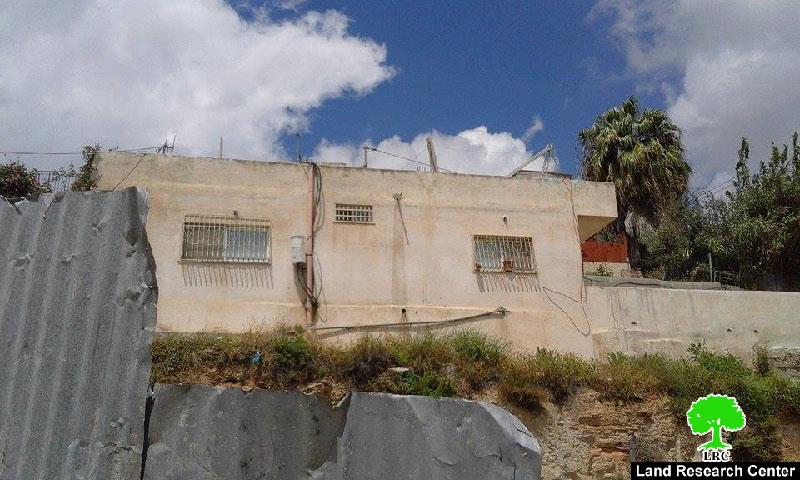 ضمن سياسة العقاب الجماعي, سلطات الاحتلال تغلق مسكن عائلة دويات بذريعة الأمن في بلدة صور باهر