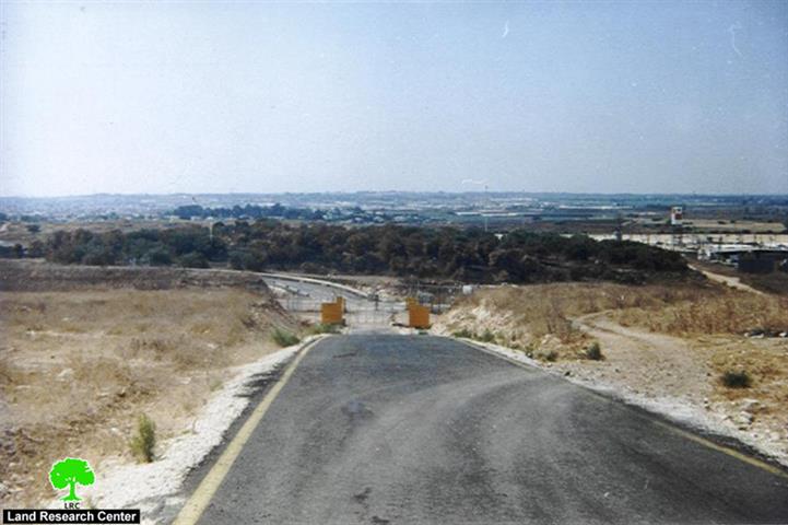 Closure of an agricultural Wall gate threatens the olive-picking season in Far’un village
