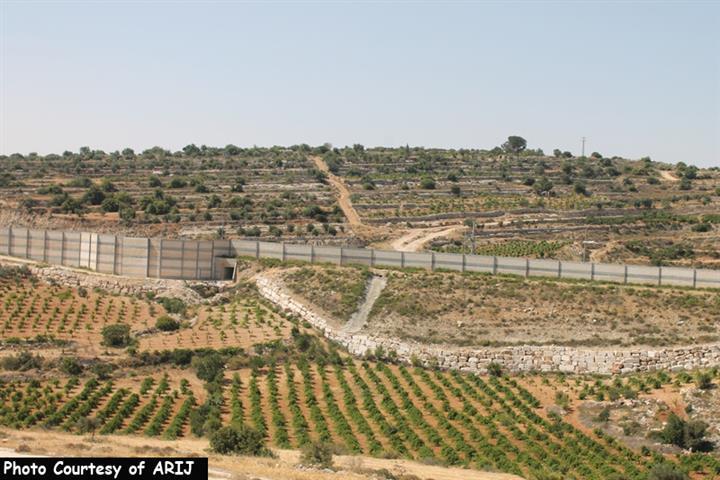 اسرائيل تنفذ سياسة العقاب الجماعي بحق الفلسطينيين في الضفة الغربية المحتلة  “هدم منازل فلسطينية في بلدة الخضر غرب مدينة بيت لحم”