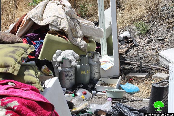 جرافات الاحتلال تهدم مبنيين سكنيين في حي واد الجوز في مدينة القدس المحتلة بحجة البناء بدون ترخيص