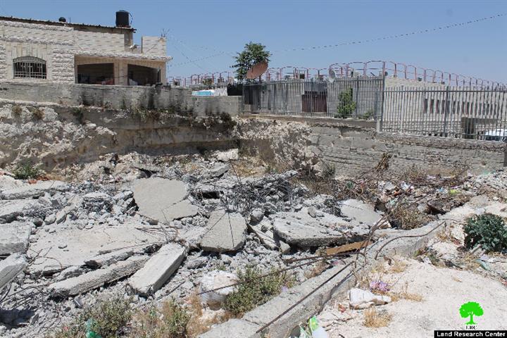 جرافات الاحتلال تهدم مسكناً قيد الإنشاء في قرية العيسوية بحجة عدم الترخيص